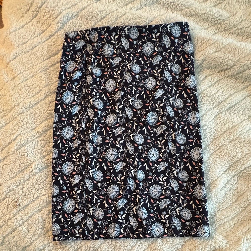 LOFT Black and White Floral Pencil Skirt